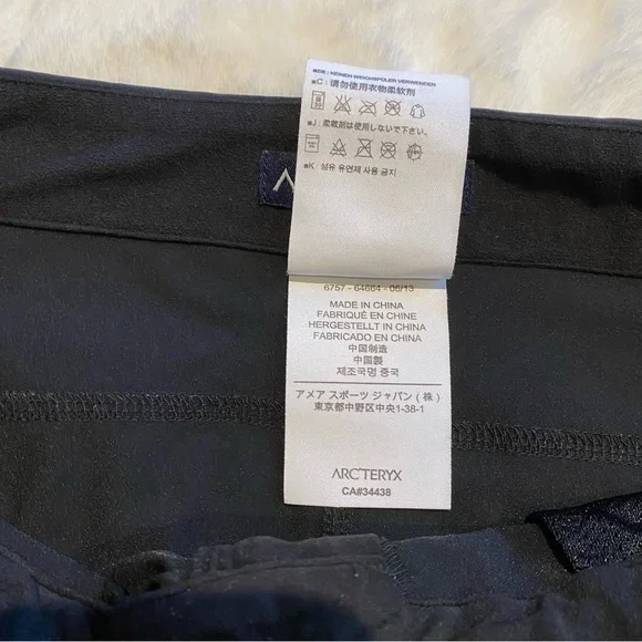 (M) Arc’teryx Men’s Hiking Pants Black Medium Hike Outdoor Windbreaker 33x32 - Picture 10 of 15